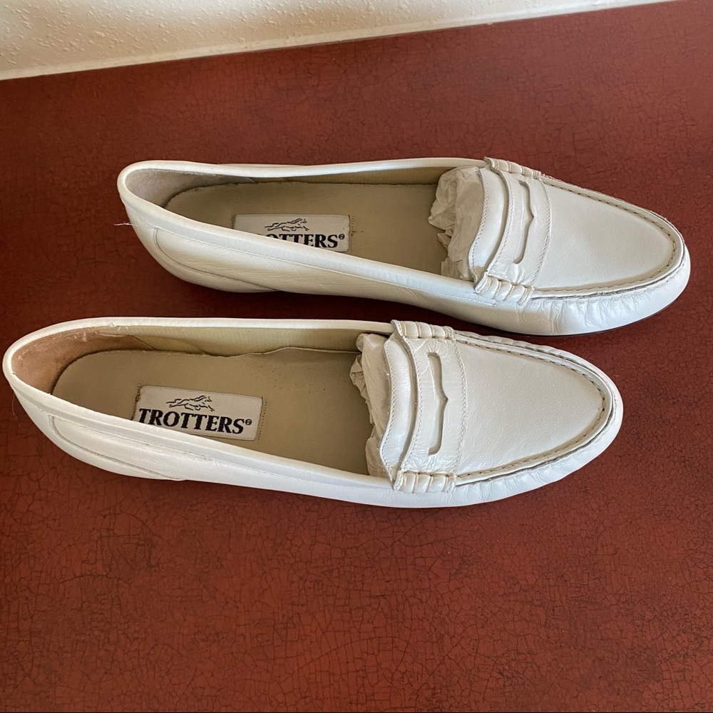 Trotters Shoes Woman’s 9.5 Penny Loafers Shoe FRANCIE off White LeatherFlats